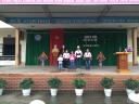 Hiệu phó trao phần thưởng cho các lớp đạt giải..jpg - 